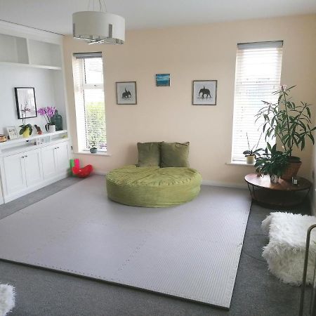 Miller'S Guest Room With Shared Bathroom Swords Exterior foto